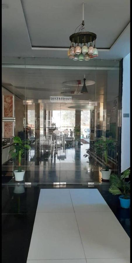 Hotel Royal Country Club Varanasi Bagian luar foto