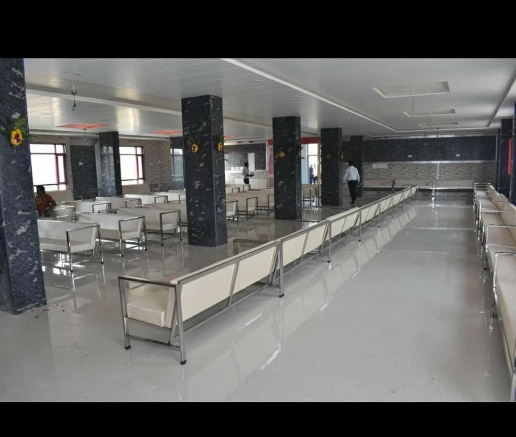 Hotel Royal Country Club Varanasi Bagian luar foto