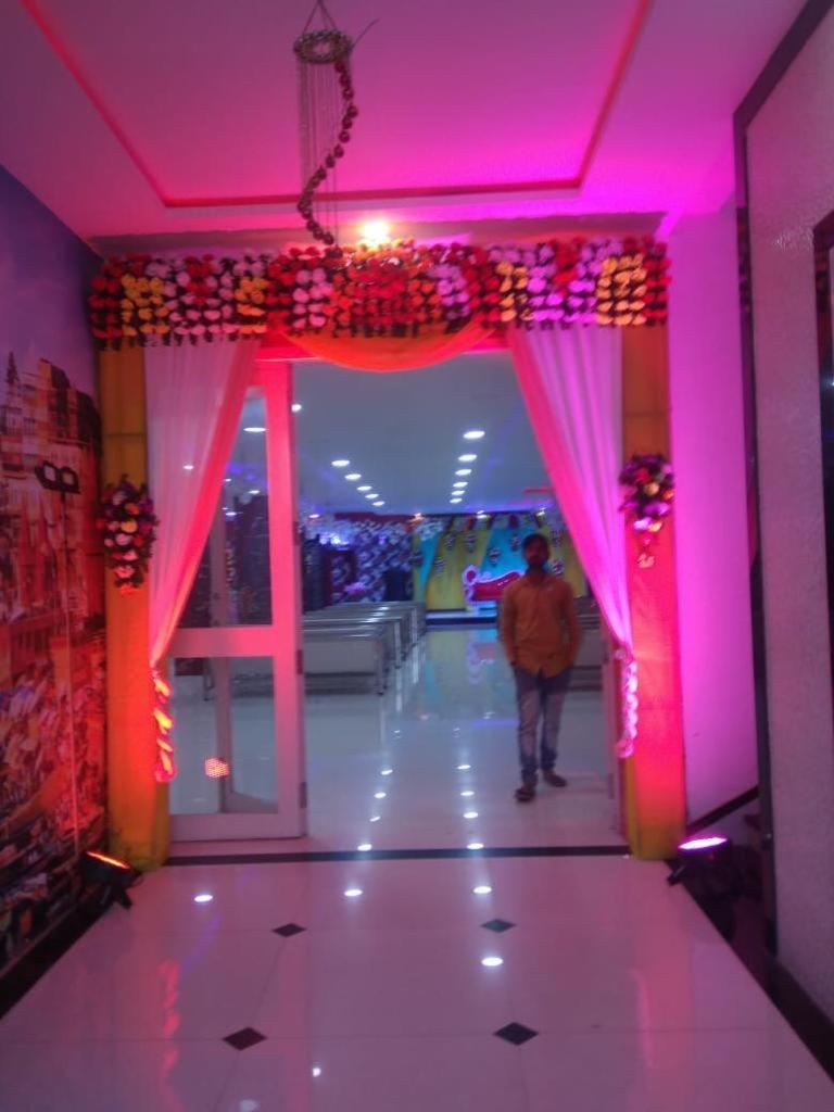 Hotel Royal Country Club Varanasi Bagian luar foto