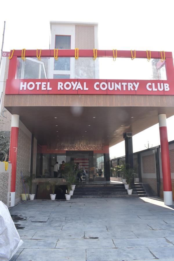 Hotel Royal Country Club Varanasi Bagian luar foto